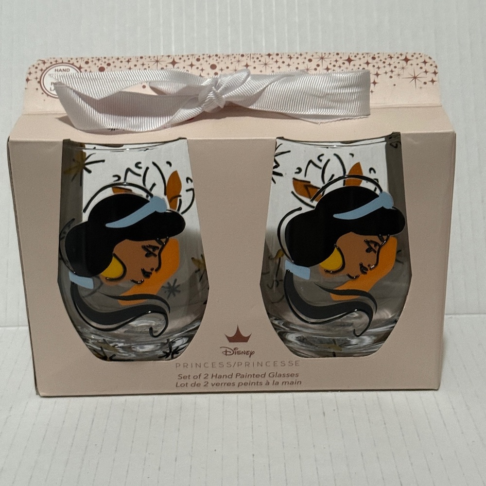 New In Box Set Of 2 Disney Princess Hand Painted Wine Glasses 18.43oz